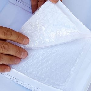 پاکت پستی حباب دار باز شده