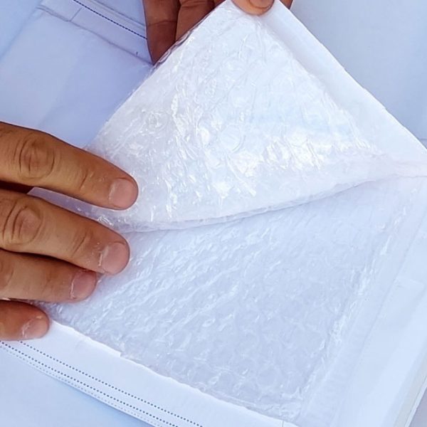 پاکت پستی حباب دار باز شده